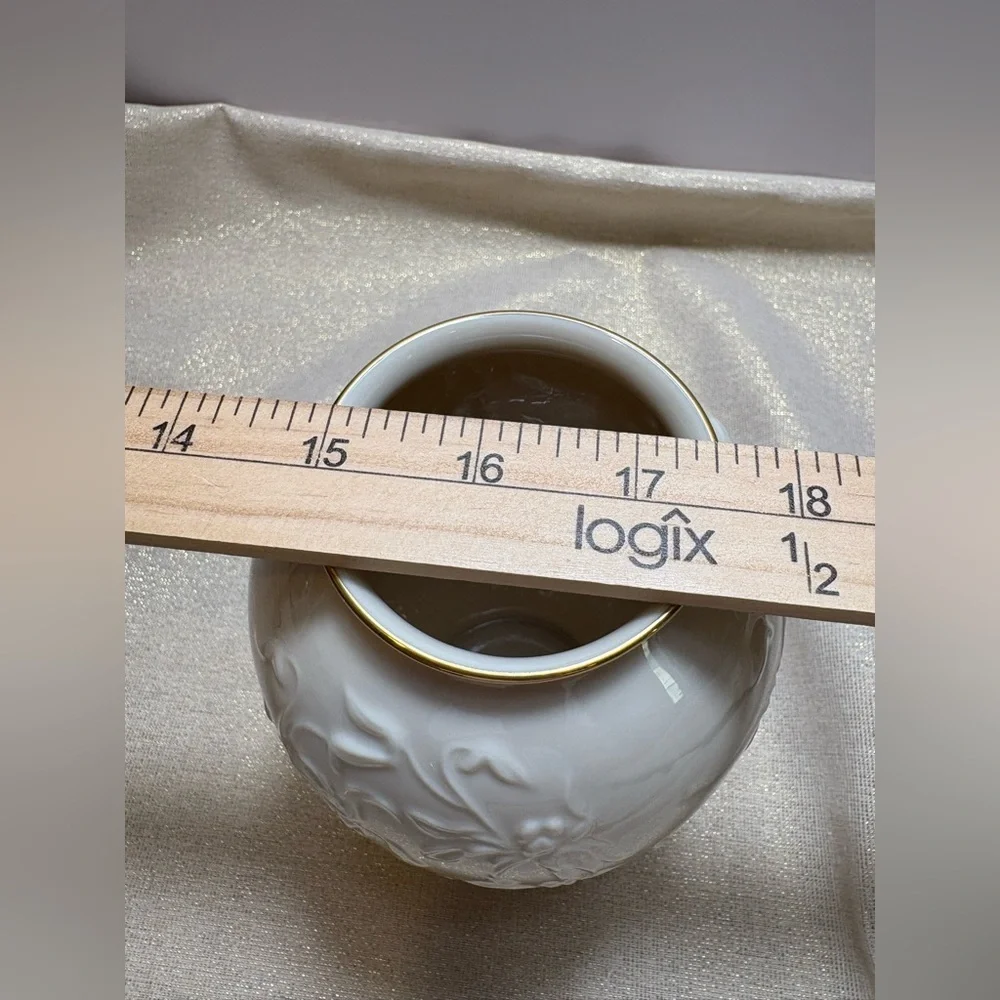 Lenox Masterpiece Small Vase Hand-Decorated w/ 24 Karat Gold Trim